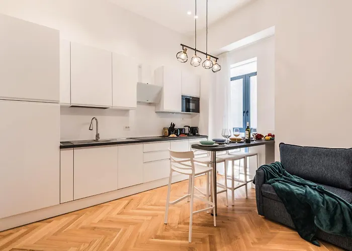 The Rent - One-bedroom In Barberini Apartment *
