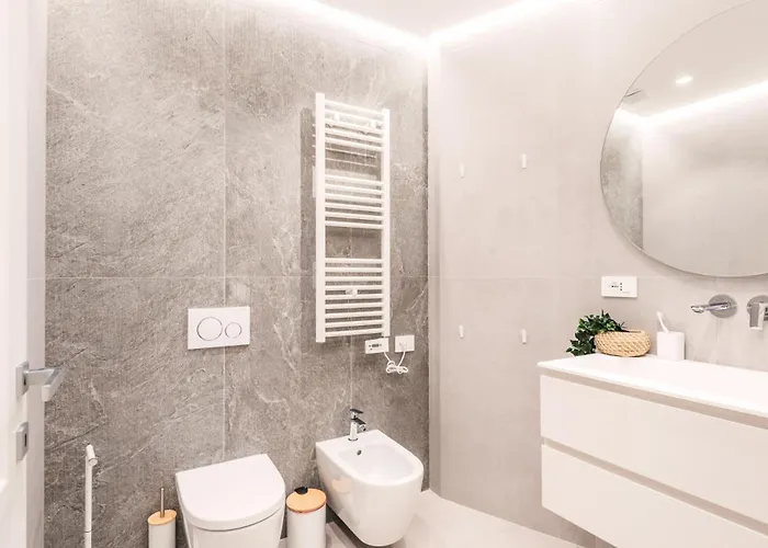 The Rent - One-bedroom In Barberini Rome