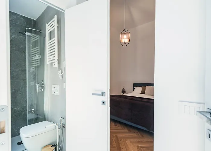 The Rent - One-bedroom In Barberini Apartment *